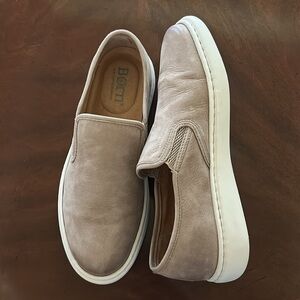 Men's Born Tan Leather Slip-On Shoes• NWOT